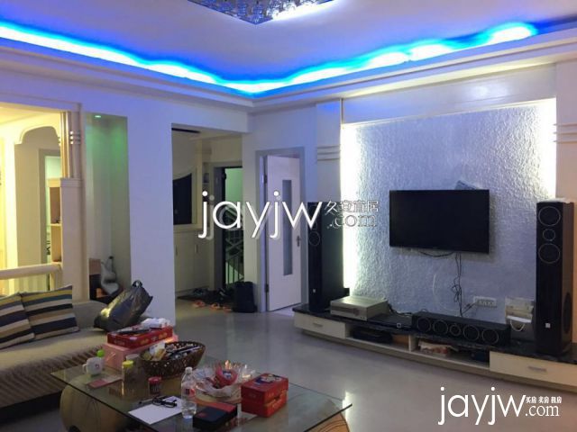 双排街靠龙湖路+边间+非顶楼+装修清水+诚心出售