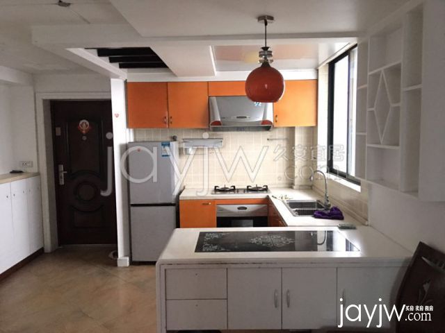 锦港嘉园，68平方，精装修58万卖，证件满2年