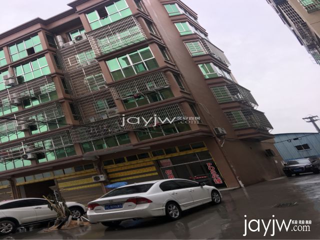 站港大道克拉公馆对面，检察院旁新盖套房，各楼层出售