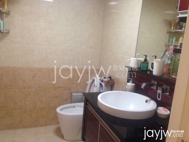 港河西路（西四街路口）精装修 一口价 边间 速度出售了