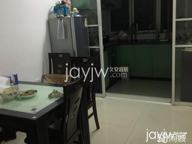 纺织五街，2楼有装，只要45万，有证！