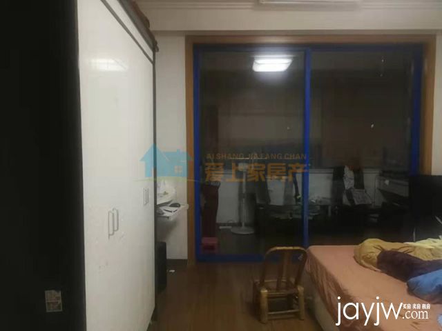 小包装综合楼 中层 证件满五 清水装修