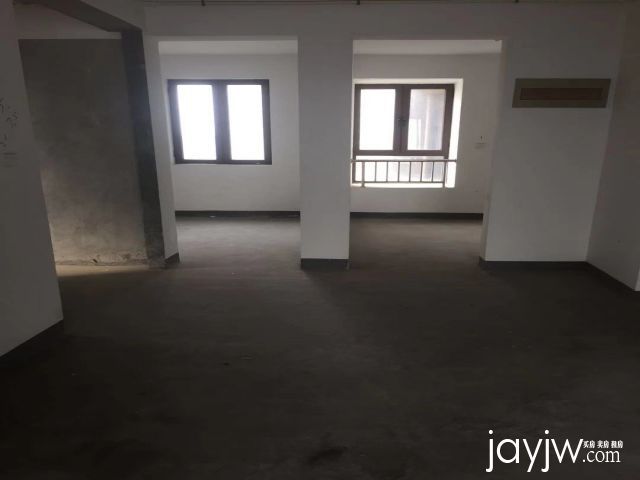 铂金锦园，三证齐全，毛坯房，好楼层，急售。