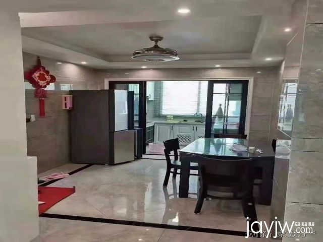 花园三街，好楼层，边间套，精装修，急售。