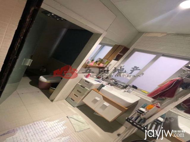 建新路民房 证件齐全 店面租金加楼上共五万 诚心出售18968989321