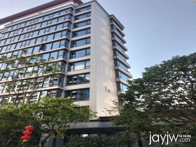 、锦悦府西苑超好楼层，装修一半，带车位出售！AAA