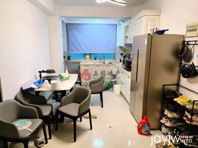 龙湖小区  精装修115平 6楼38万  有批文手续 前后宽敞 诚心出售