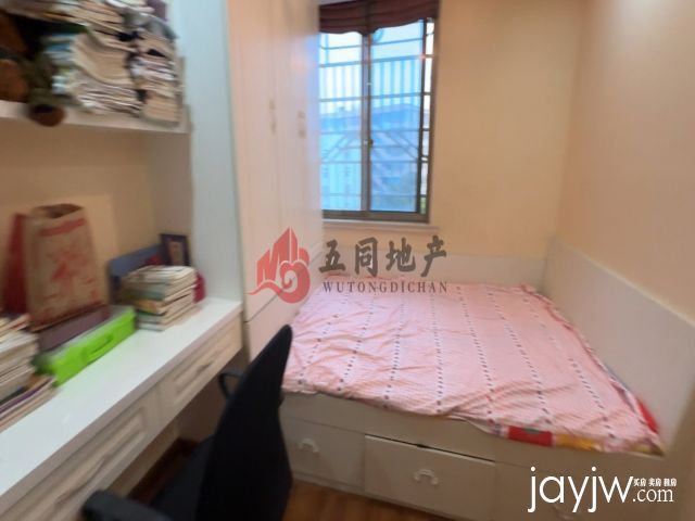 新华大楼 精装修 4楼步梯 证件齐全 5小学区房  诚心出售