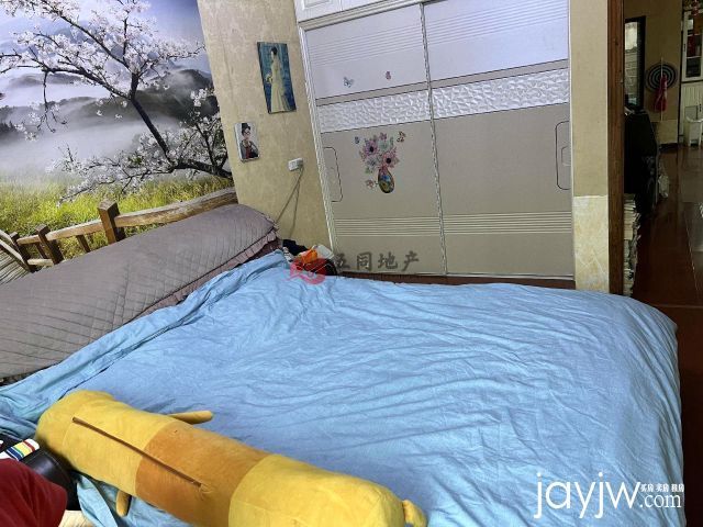 龙湖路 7楼边套  证件齐全   步梯 清水装修 价格只要40.8万