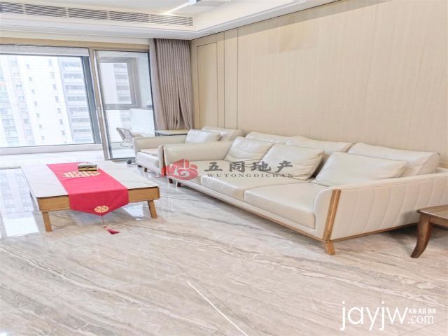 中央城南苑 99平 精装修 证件齐全 带车位 139.8万 看房方便