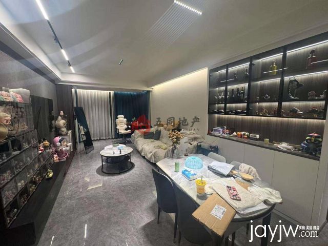 华鸿中央城南苑 精装修 证件齐全 99平中 135万带车位 诚心出售