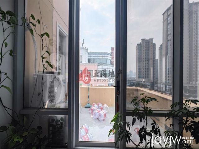 礼品城 商业住房 证件齐全 房产证面积150平 现在一口价45万看房方便