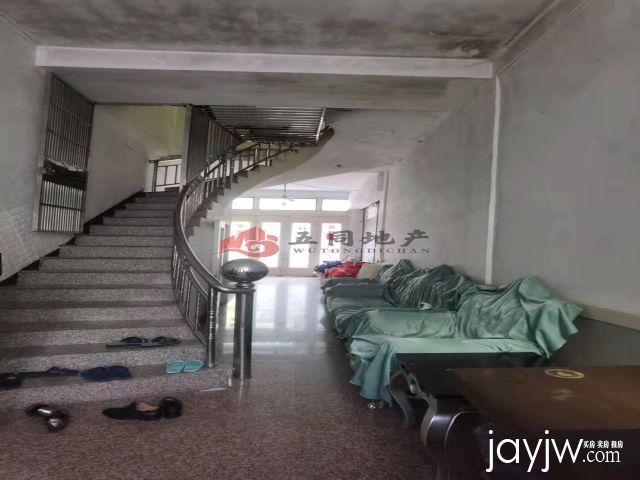 洪宫路民房 边套 清水装修 证件齐全水泥梯 房东换房出售