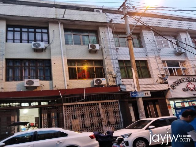 新渡街110几号 4层民房 证件齐全  清水装修 158万 诚心出售