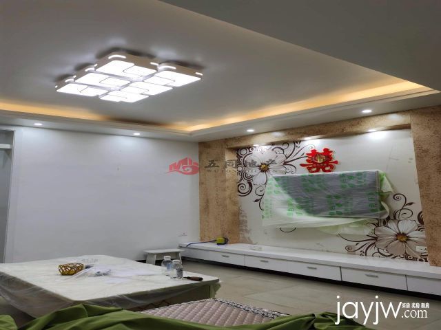 威龙小区 二楼 8小8中 清水装修 有证 步梯3楼 诚心价68万