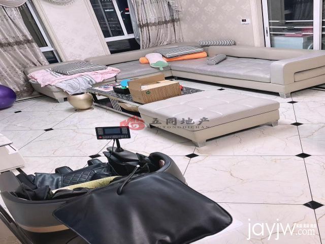 外滩嘉园 精装修 116.8万146平  证件齐全 可按揭贷款  合适约看