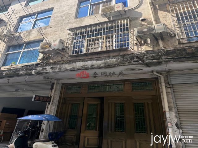 旧货市场4层水泥到顶  清水装修 批文 150平 价格诚心42万