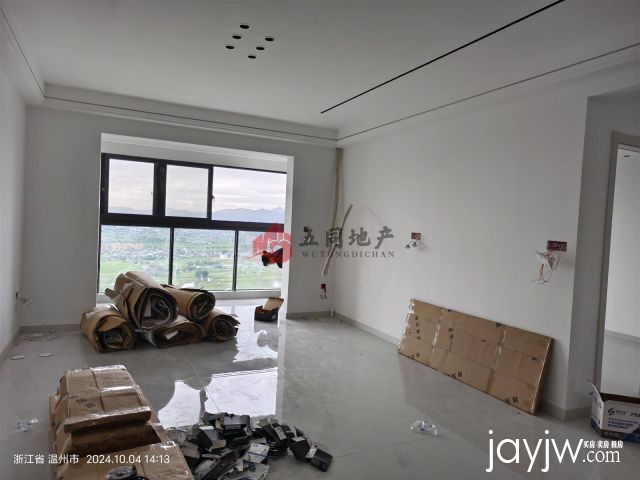 金誉府B区 清水装修 证件齐全 三房二厅二卫 119.8万 诚心出售