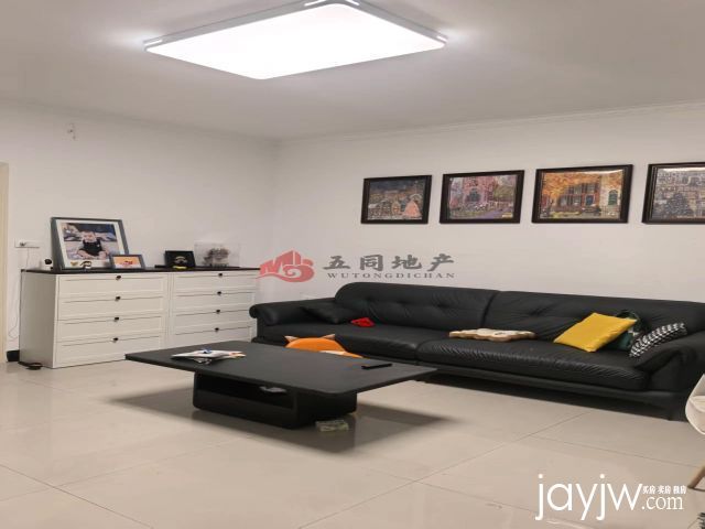 海港路4楼 步梯 清水装修 有证58.8万  需要的联系18968989321