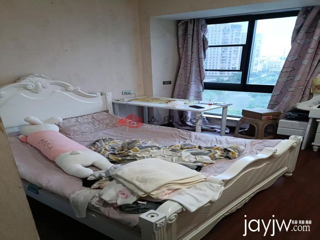 新湖绿都边套  126平 精装修92万 证件齐全   诚心出售