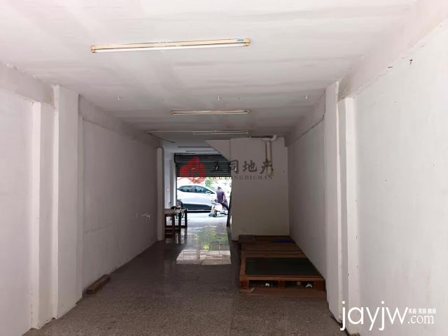 龙湖小区店面 批文手续 一间已隔层45万  想要了解更多私聊我-